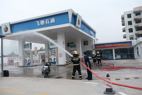 广海镇开展2021年化工行业(加油站)安全生产应急演练与培训2.JPG
