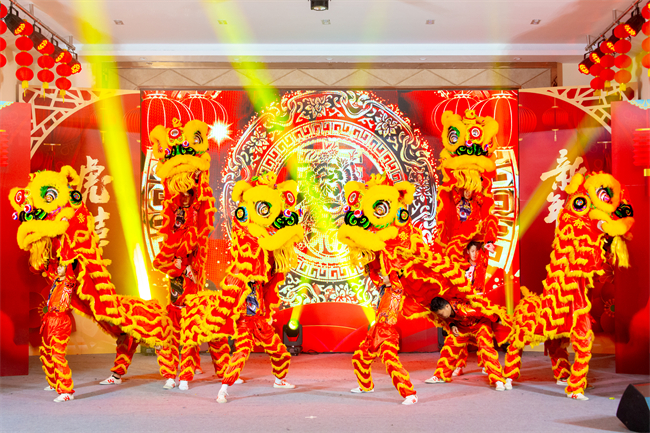 1、《狮跃贺新春》.jpg