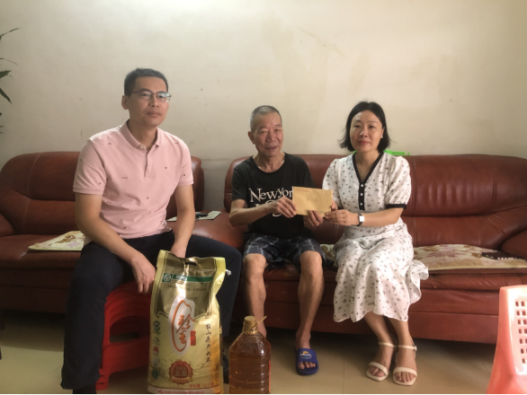 慰问困难党员 组织关怀暖人心99.png