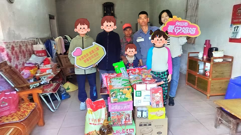 南粤国门：“金盾玫瑰”邓恰恰的热血芳华 (3).jpg