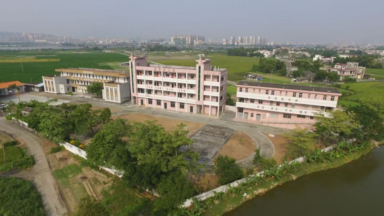 学校照片.jpg